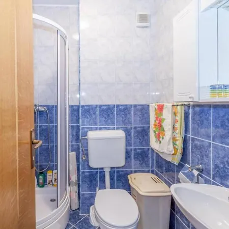 Charming And Cozy Okrug Gornji With Balcony