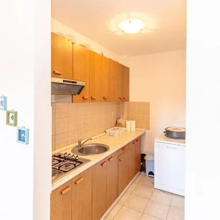 Charming And Cozy Okrug Gornji With Balcony شقة